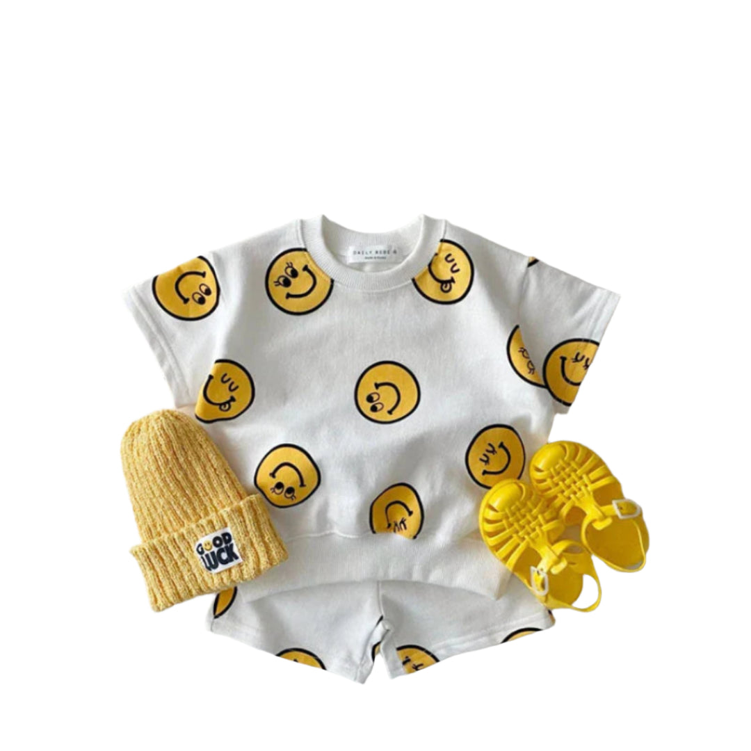 LittleLooks | Strahlend in den Tag – Smiley Kinderoutfit