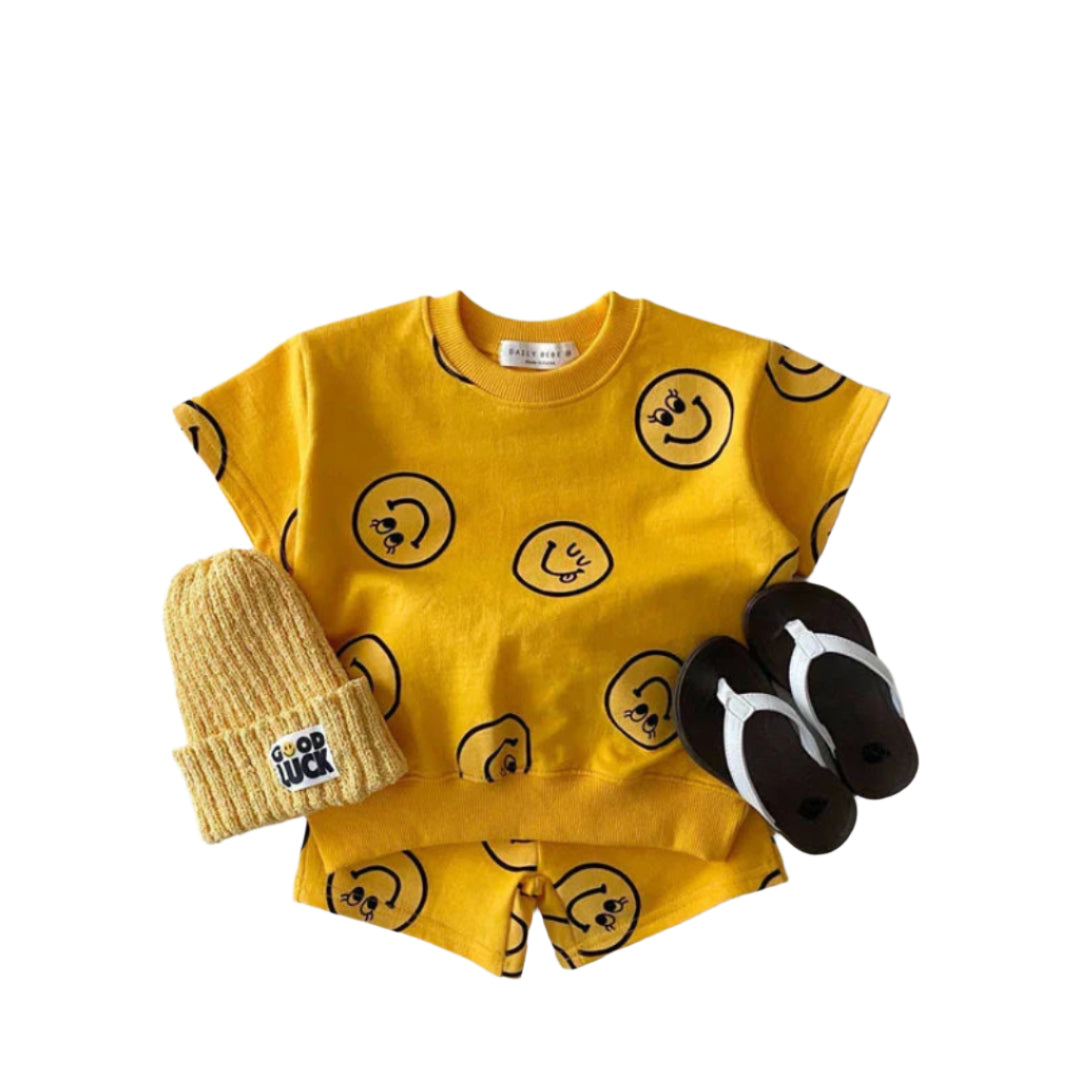 LittleLooks | Strahlend in den Tag – Smiley Kinderoutfit