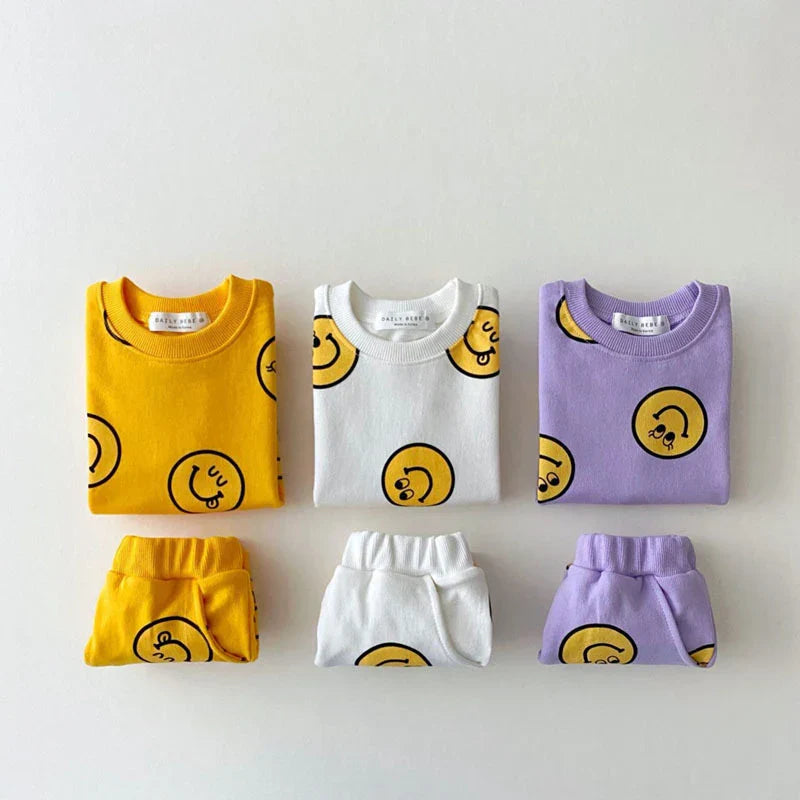 LittleLooks | Strahlend in den Tag – Smiley Kinderoutfit